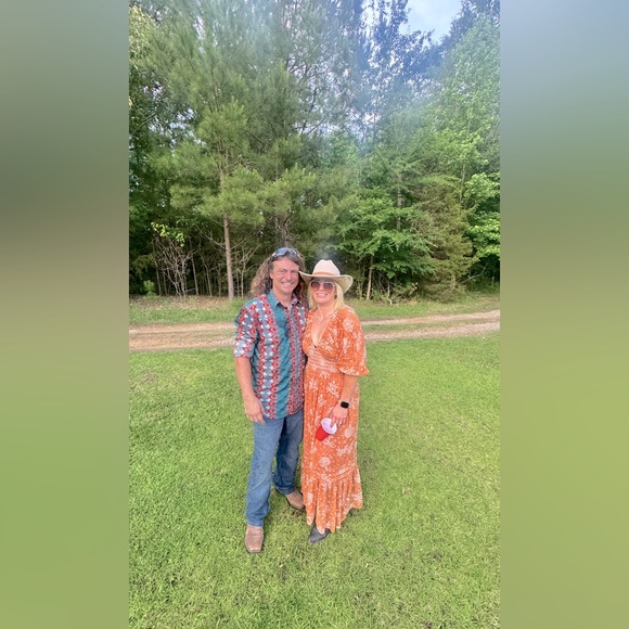 📣Meet your Posher, Natalie and her husband, Russell. 🌟 - Picture 11 of 11